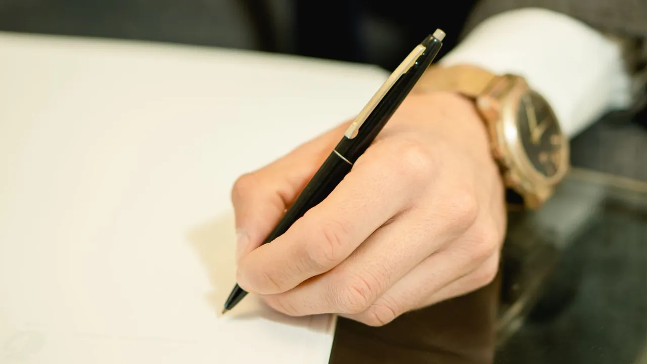 Pénalités, révision de prix, résiliation : les clauses qui évitent les mauvaises surprises